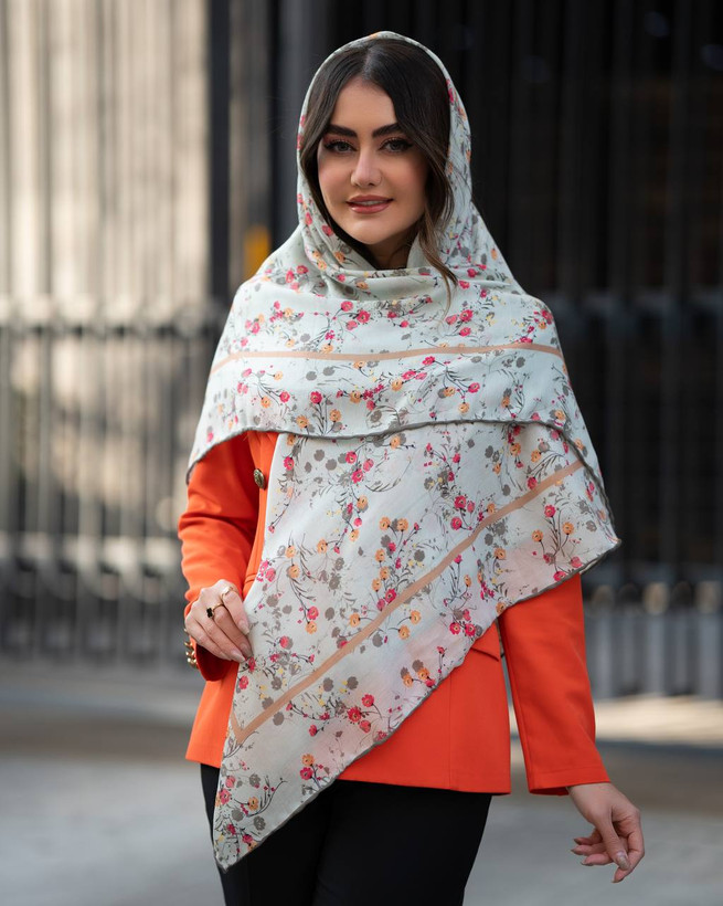 سفید گل قرمز